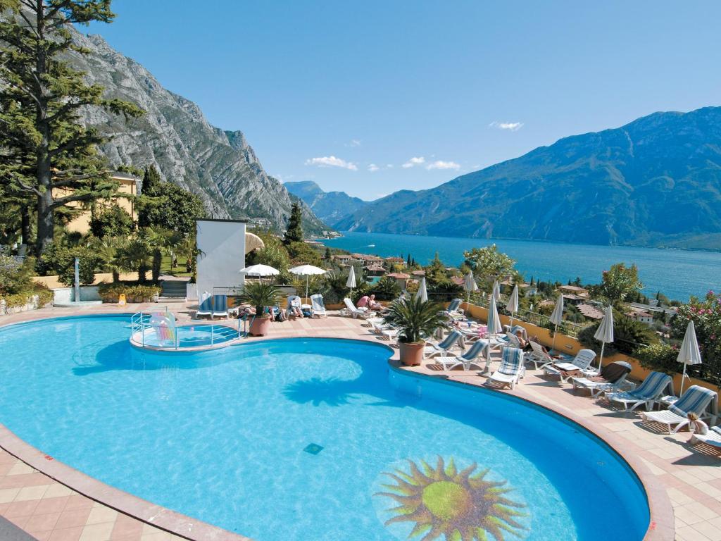 Hotel San Pietro - 3 star accommodation in Limone sul Garda, Lake Garda, Italy