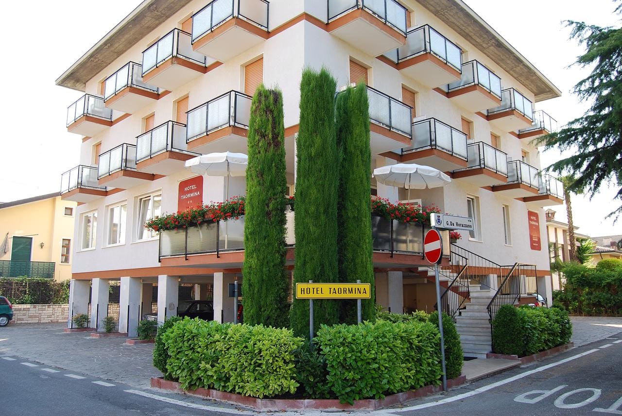 Hotel Taormina - 2 star hotel in Bardolino, Lake Garda, Italy
