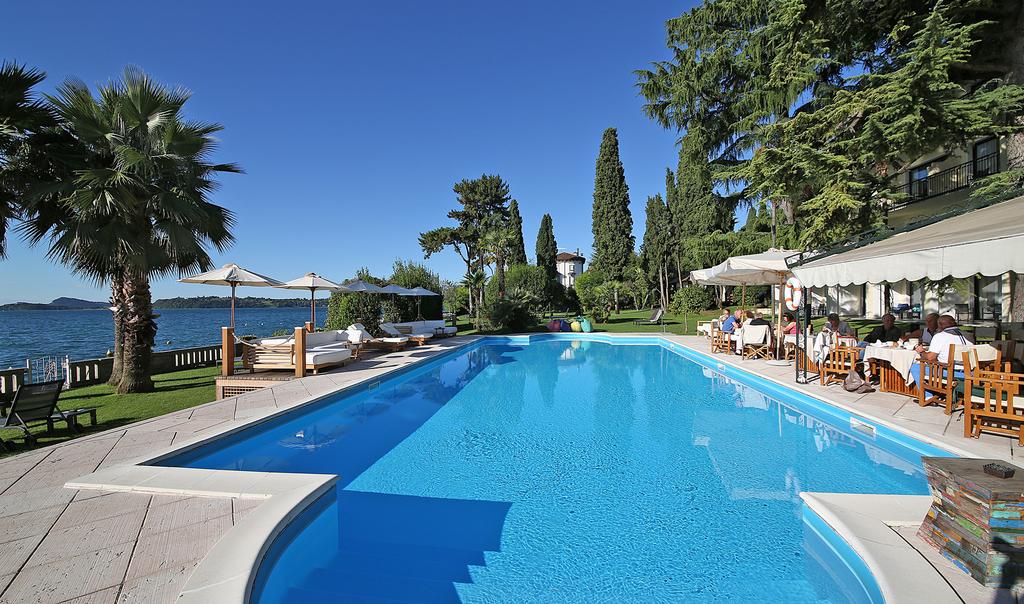 Hotel Villa Capri - 4 star hotel in Gardone Riviera, Lake Garda, Italy
