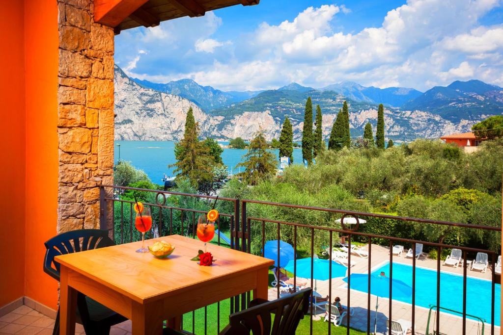 Hotel Villa Isabella - 3 star accommodation in Brenzone sul Garda, Lake Garda, Italy