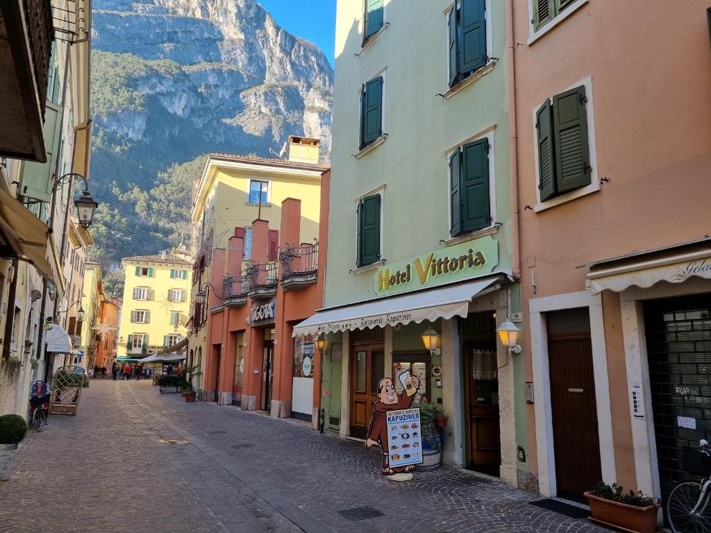 Hotel Vittoria - 3 star accommodation in Riva del Garda, Lake Garda, Italy