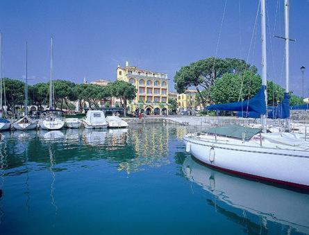 Hotel Vittorio - 3 star accommodation in Desenzano del Garda, Lake Garda, Italy