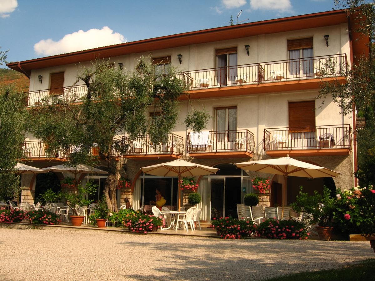 Hotel Zanetti - 1 star hotel in Torri del Benaco, Lake Garda, Italy