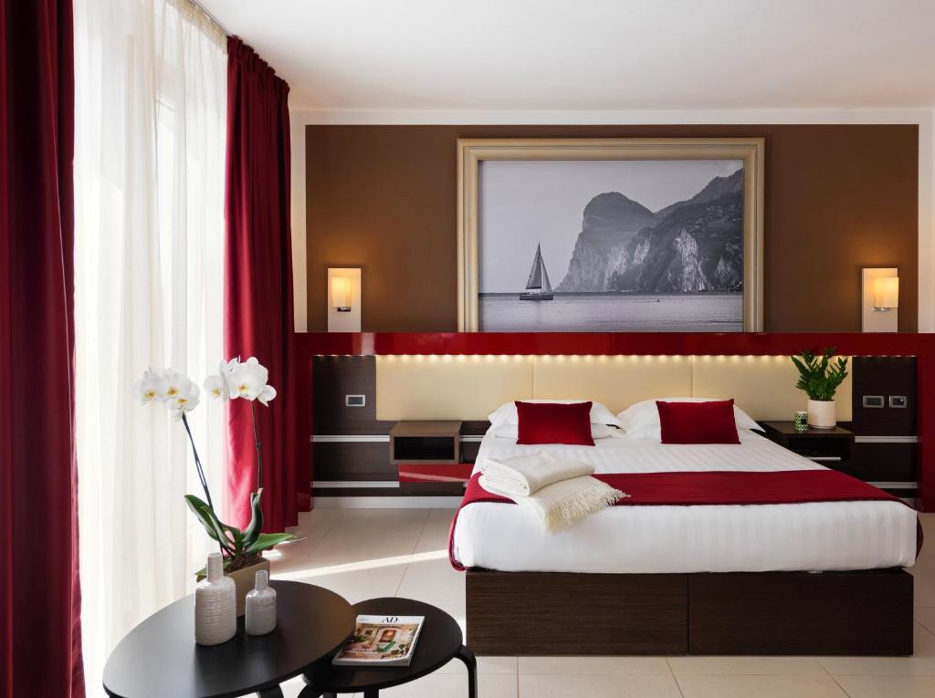 Kairos Garda Hotel - 3 star accommodation in Castelnuovo del Garda, Lake Garda, Italy