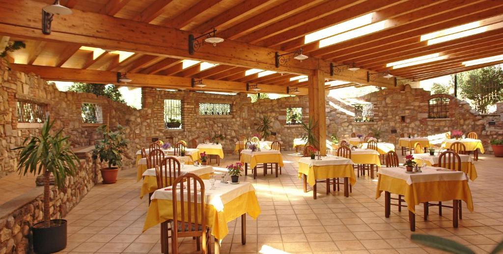 Hotel La Pergola - 3 star hotels in Moniga del Garda, Lake Garda, Italy
