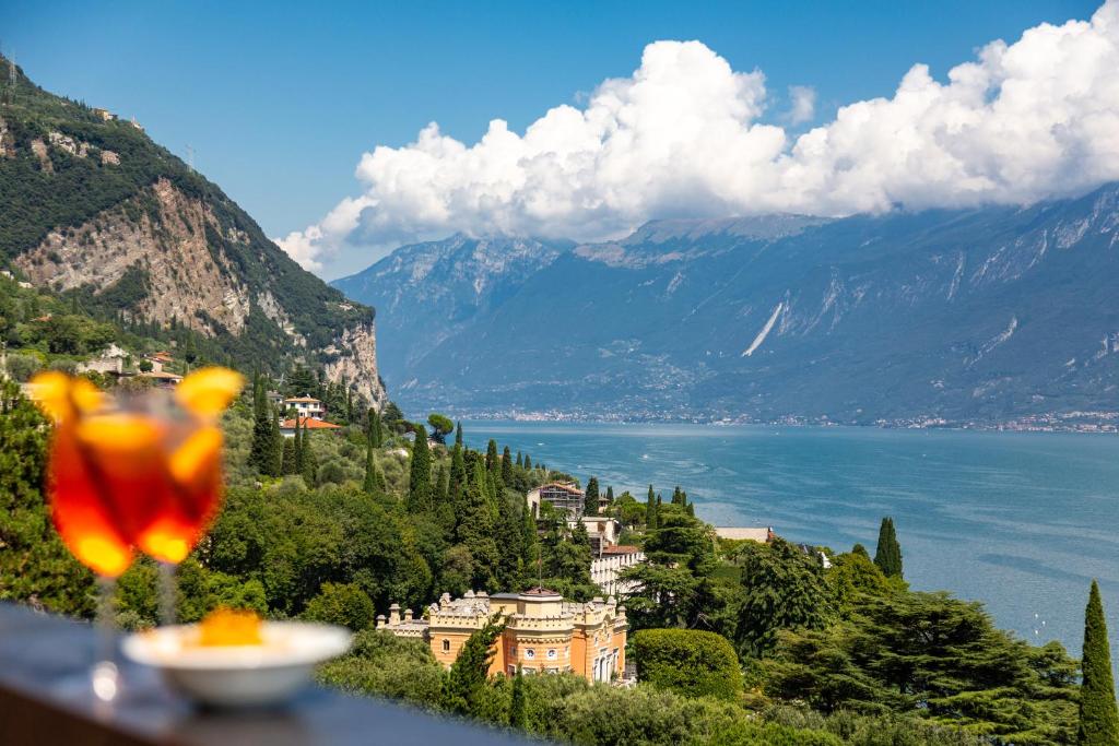 Hotel Meandro - 4 star hotel in Gargnano, Lake Garda, Italy