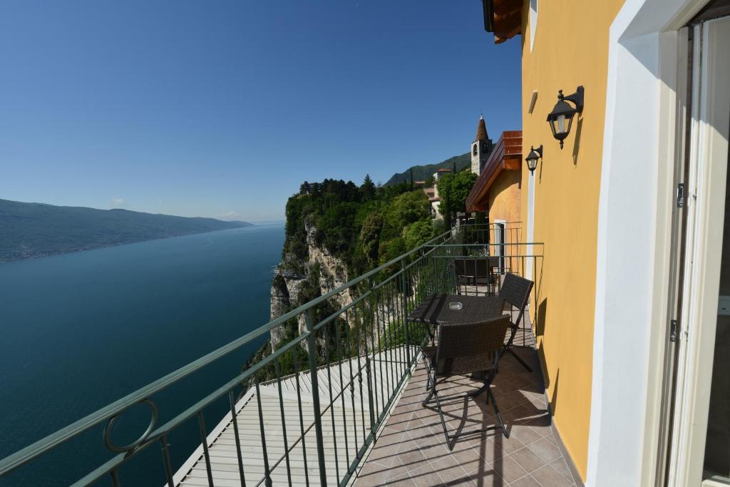 Hotel Miralago - 3 star hotels in Tremosine sul Garda, Lake Garda, Italy