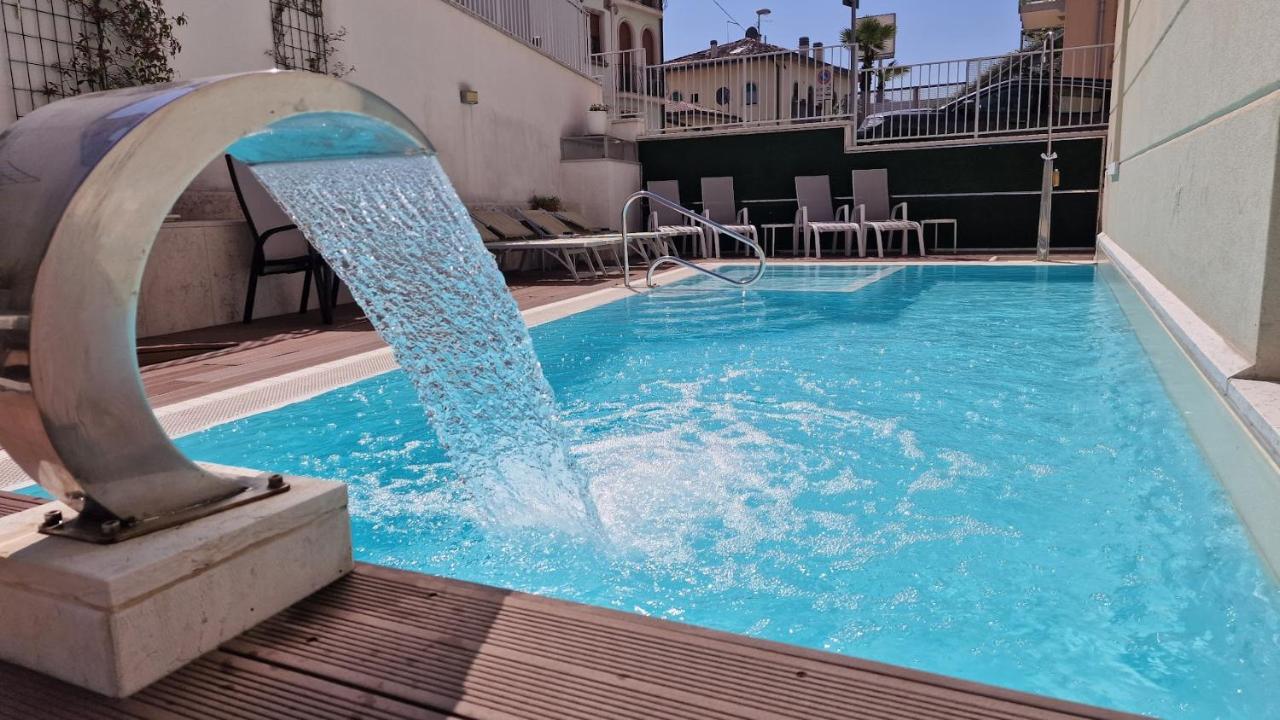 Hotel Villa Anthea - 3 star hotels in Garda, Lake Garda, Italy