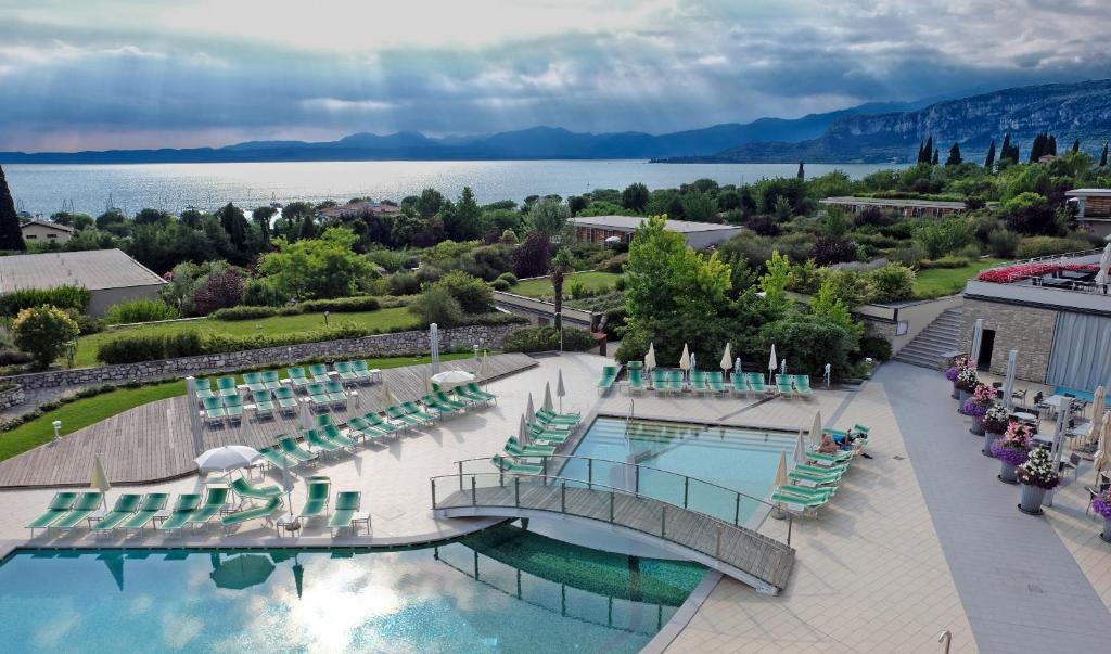 Parc Hotel Germano Suites & Apartments - 4 star holiday apartments in Bardolino, Lake Garda, Italy