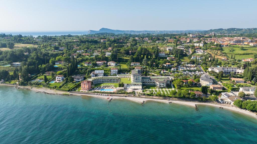 Park Hotel Casimiro Village - 4 star hotel in San Felice del Benaco, Lake Garda, Italy