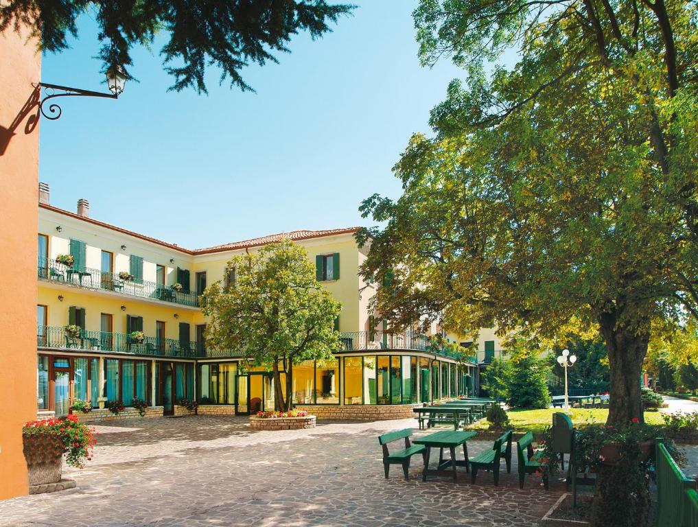 Park Hotel Jolanda - 3 star accommodation in San Zeno di Montagna, Lake Garda, Italy