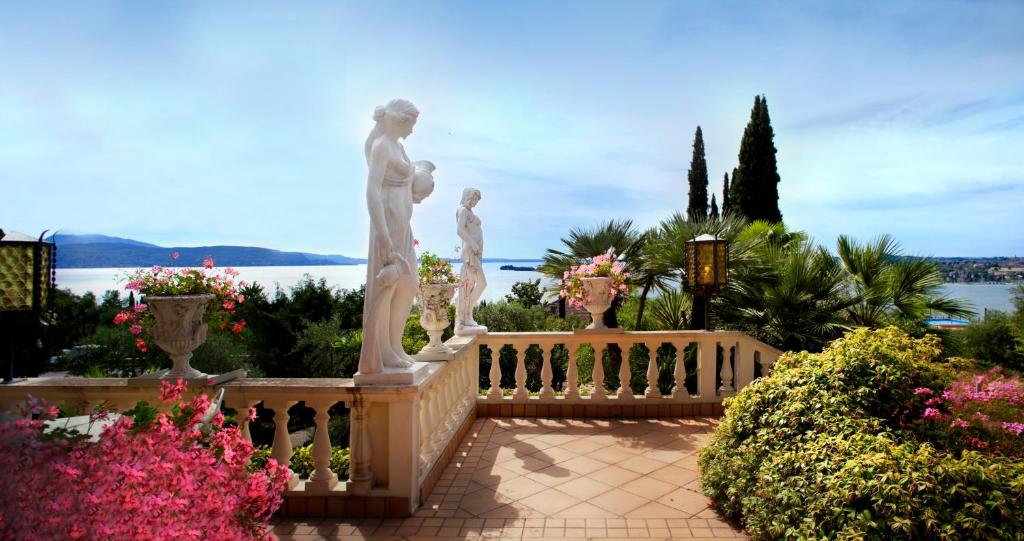 Park Hotel Ville Montefiori - 4 star accommodation in Gardone Riviera, Lake Garda, Italy