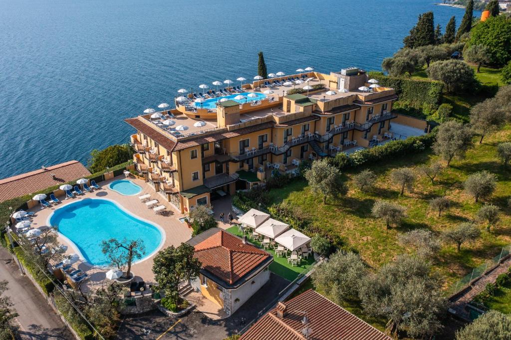 All Inclusive Hotel Piccolo Paradiso - 4 star accommodation in Toscolano Maderno, Lake Garda, Italy