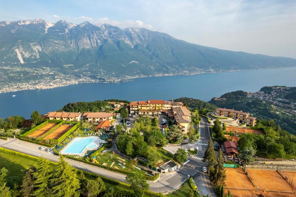 Hotel Pineta Campi - 4 star hotels in Tremosine sul Garda, Lake Garda, Italy