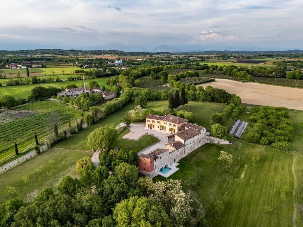 Relais Corte Baruzzo - 3 star hotels in Volta Mantovana, Lake Garda, Italy