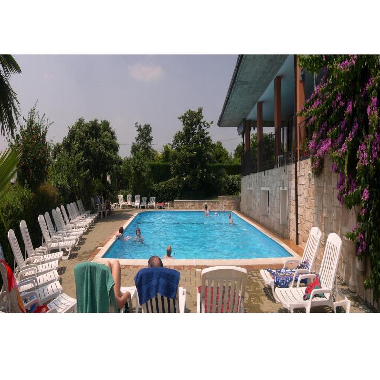 Residence Miralago Rooms & Apartments - 3 star accommodation in Manerba del Garda, Lake Garda, Italy