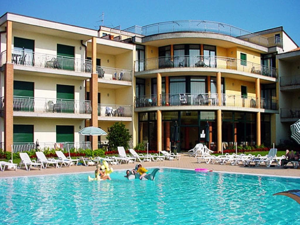 Residence Nettuno - 3 star holiday apartments in Peschiera del Garda, Lake Garda, Italy