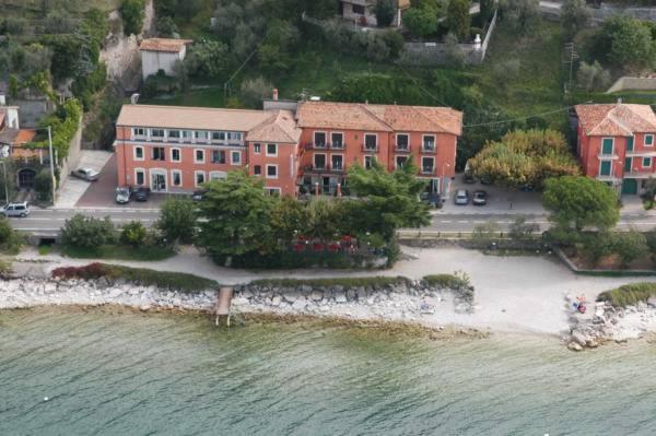 Hotel Residence Sirenella - 2 star hotels in Torri del Benaco, Lake Garda, Italy