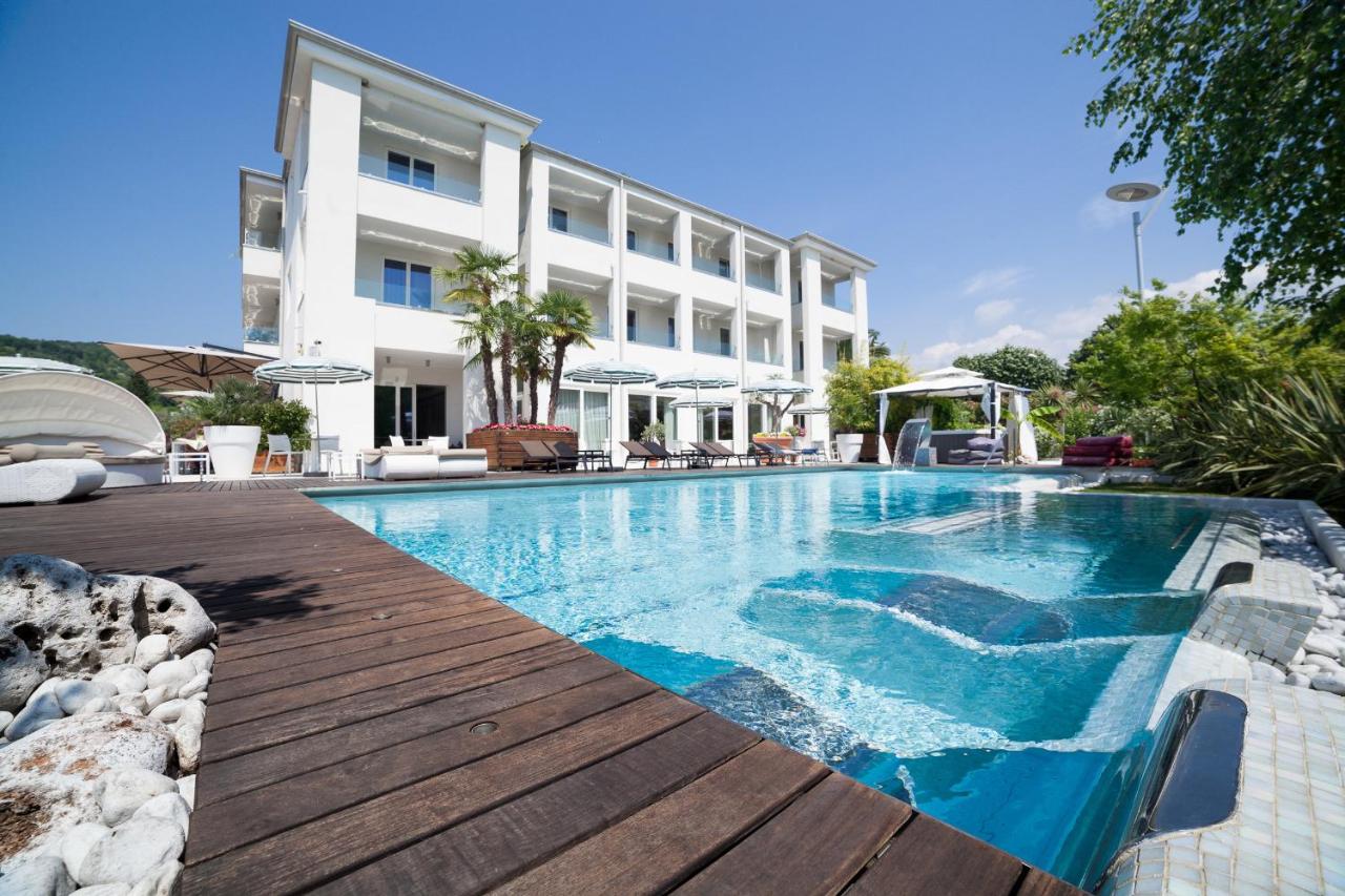 Tobago - 4 star hotels in Garda, Lake Garda, Italy