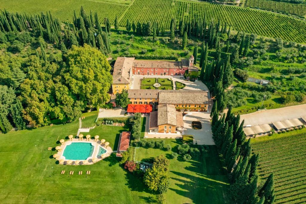Villa Cordevigo - 5 star accommodation in Cavaion Veronese, Lake Garda, Italy