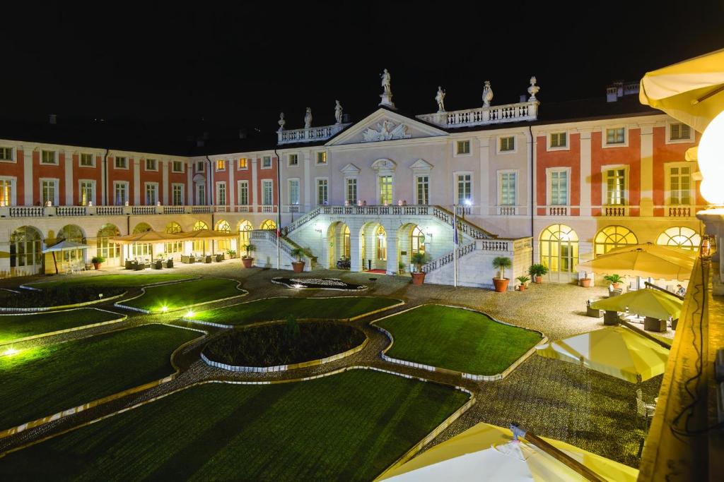 Villa Fenaroli Palace Hotel - 4 star accommodation in Rezzato, Lake Garda, Italy