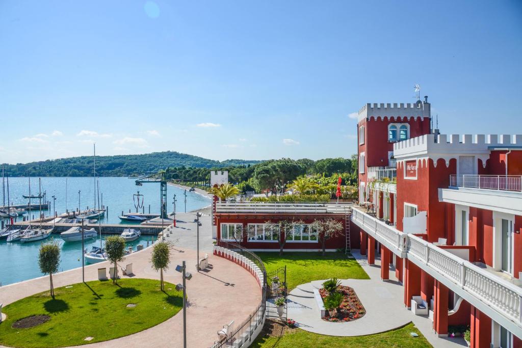 Hotel Villa Garuti - 4 star hotels in Padenghe sul Garda, Lake Garda, Italy