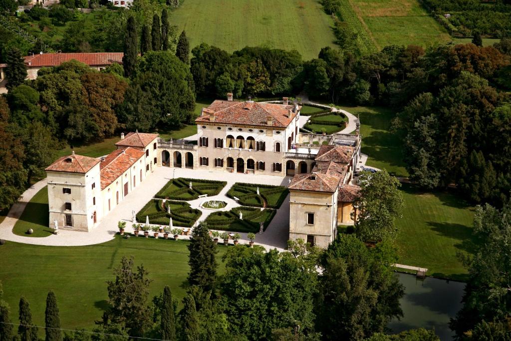 Hotel Villa Giona - 4 star hotels in San Pietro in Cariano, Lake Garda, Italy