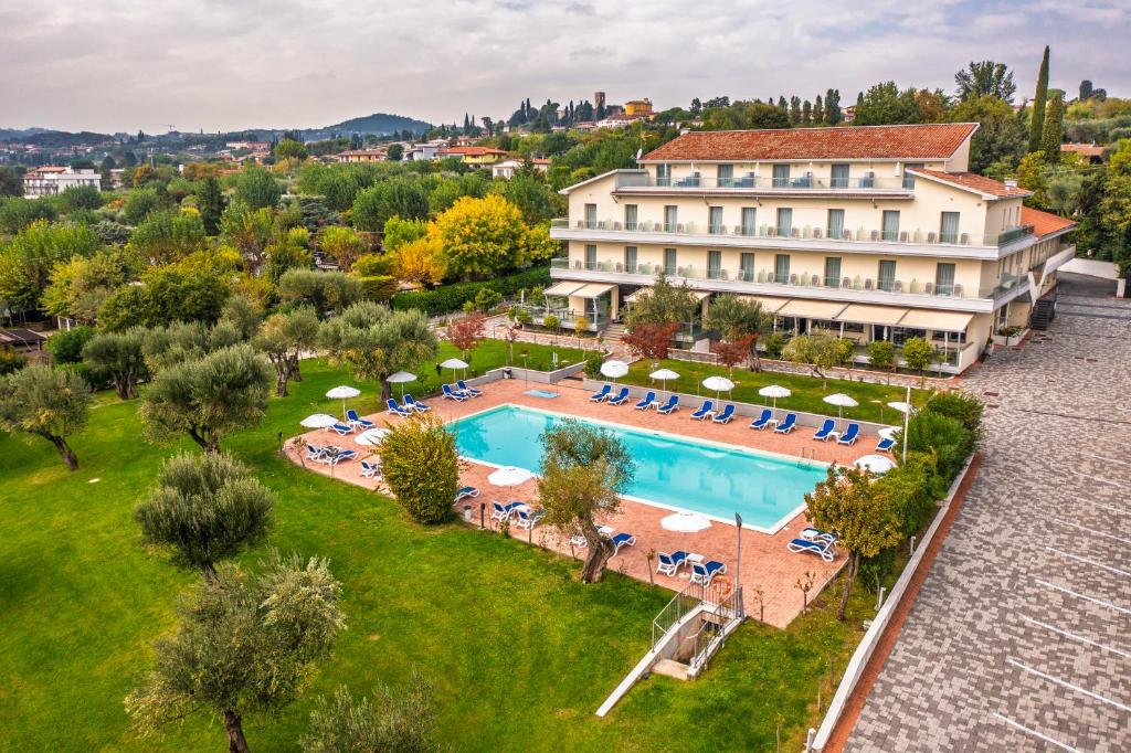 Hotel Villa Paradiso Suite - 4 star hotels in Moniga del Garda, Lake Garda, Italy